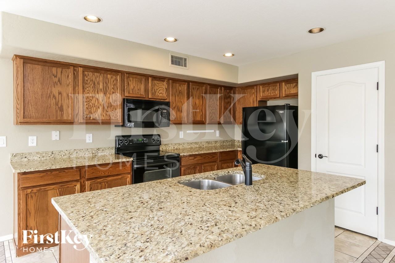 2501 W Mericrest Way - Photo 6 of 15