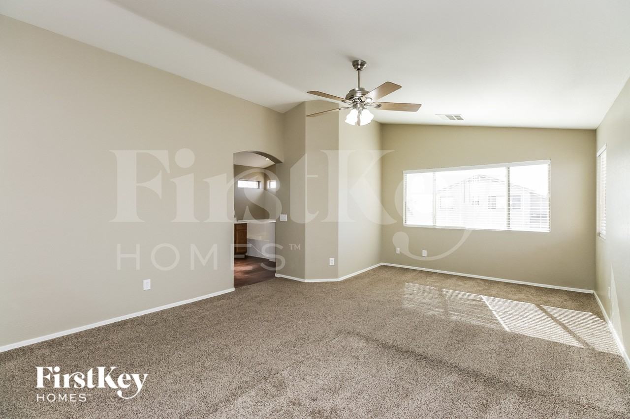 2501 W Mericrest Way - Photo 7 of 15