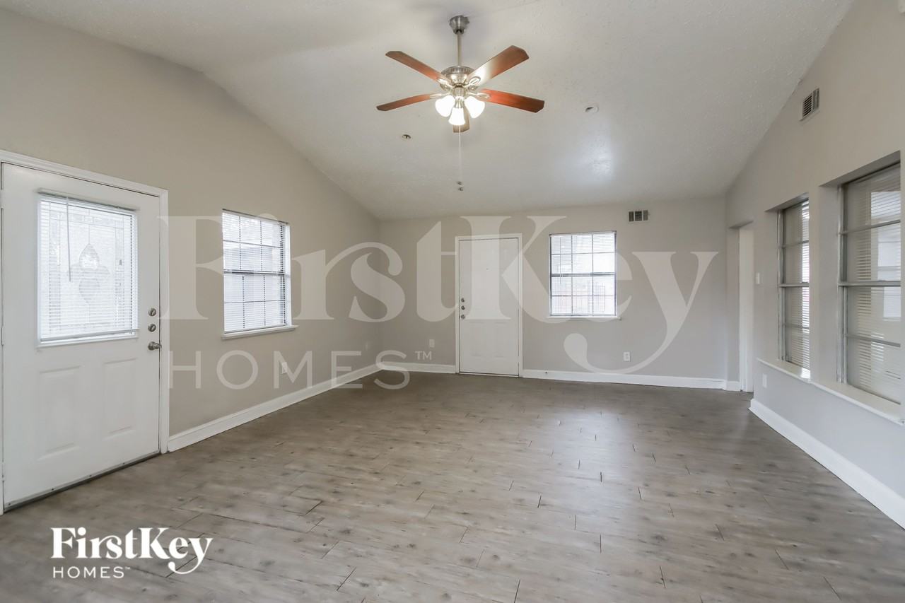 23202 Whispering Willow Dr - Photo 3 of 15