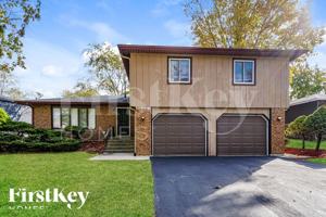 featured image of 22459 Riverside Dr