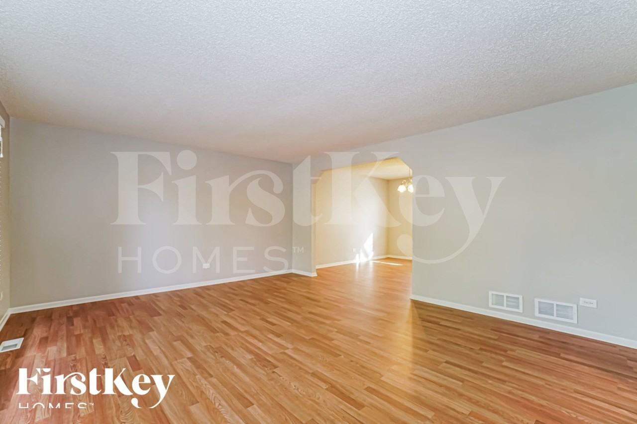 22459 Riverside Dr - Photo 2 of 15
