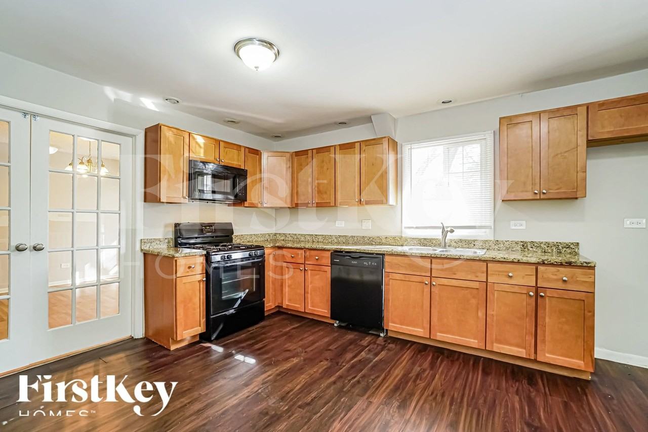22459 Riverside Dr - Photo 6 of 15