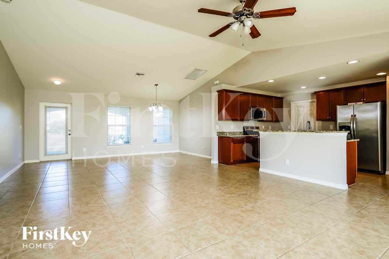 2111 Nwave - Photo 2 of 16