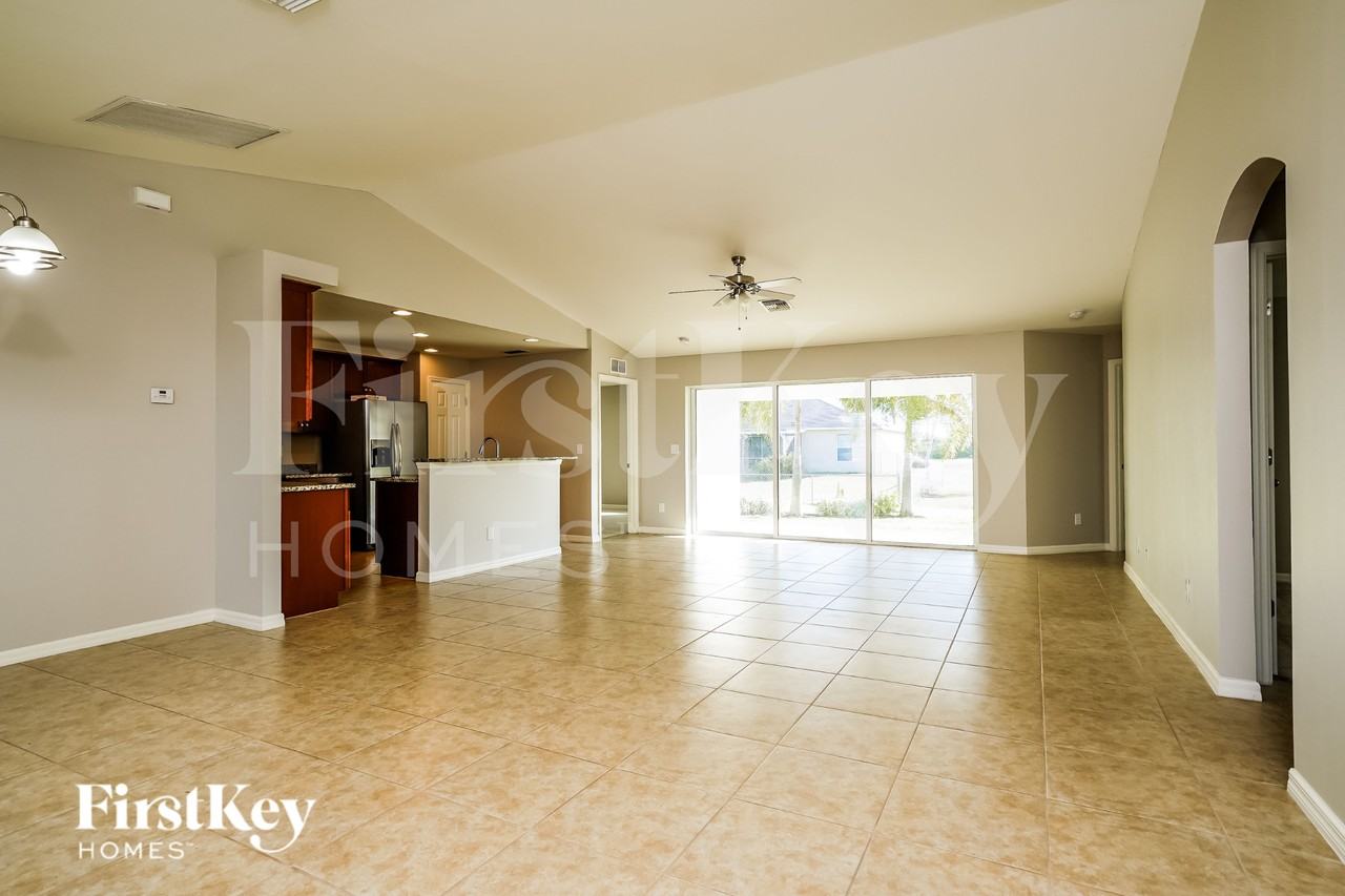 2111 Nwave - Photo 3 of 16
