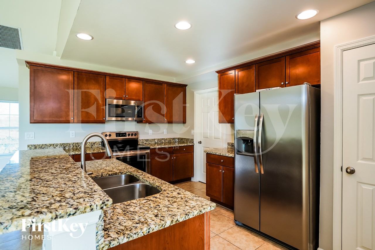 2111 Nwave - Photo 4 of 16