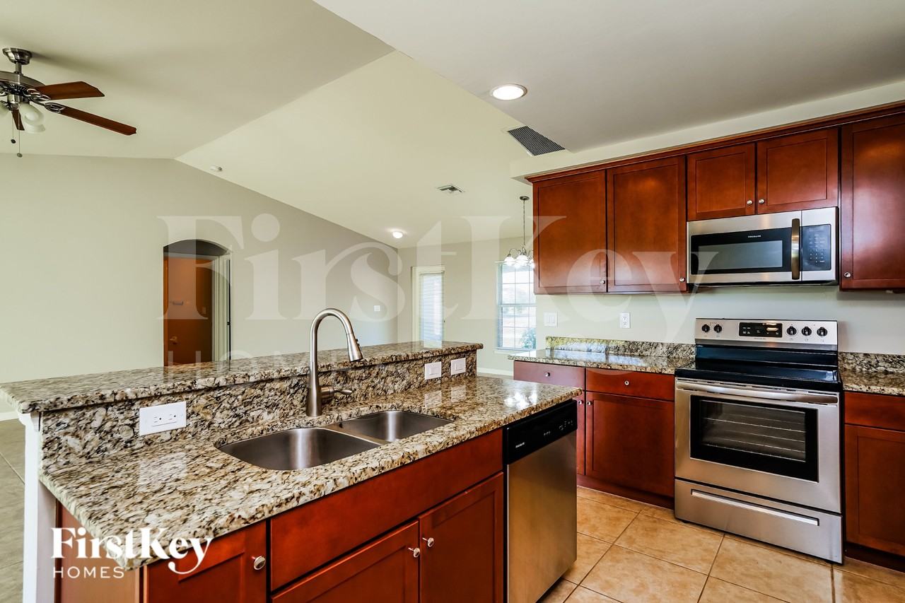 2111 Nwave - Photo 5 of 16