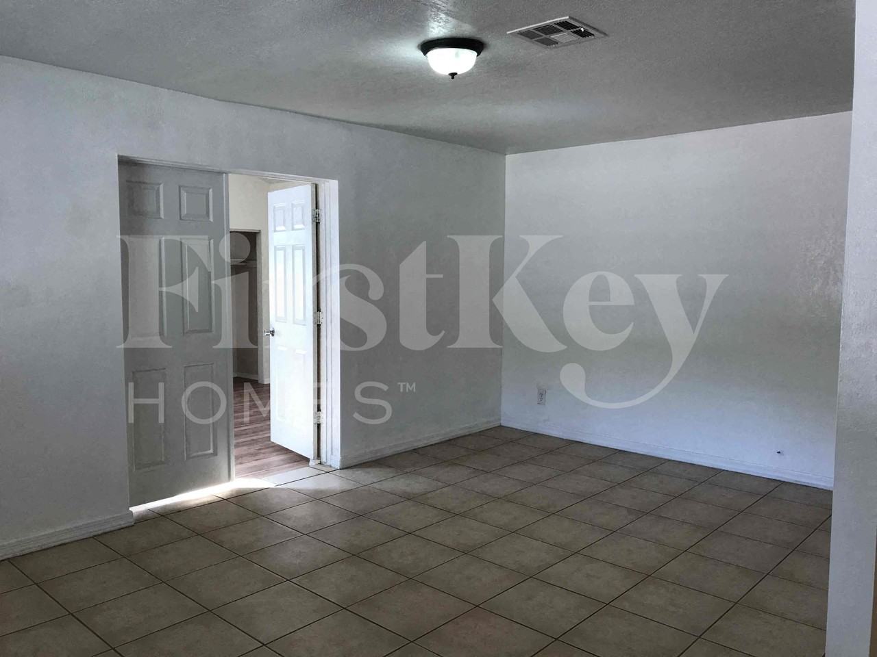 2034 N 37th Pl - Photo 2 of 29