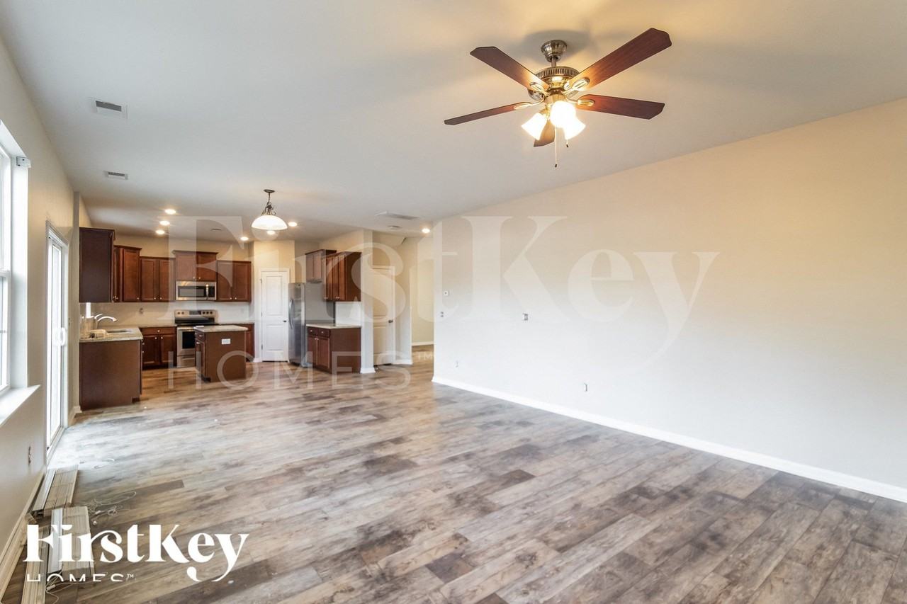 202 Swamp Creek Ln - Photo 3 of 15