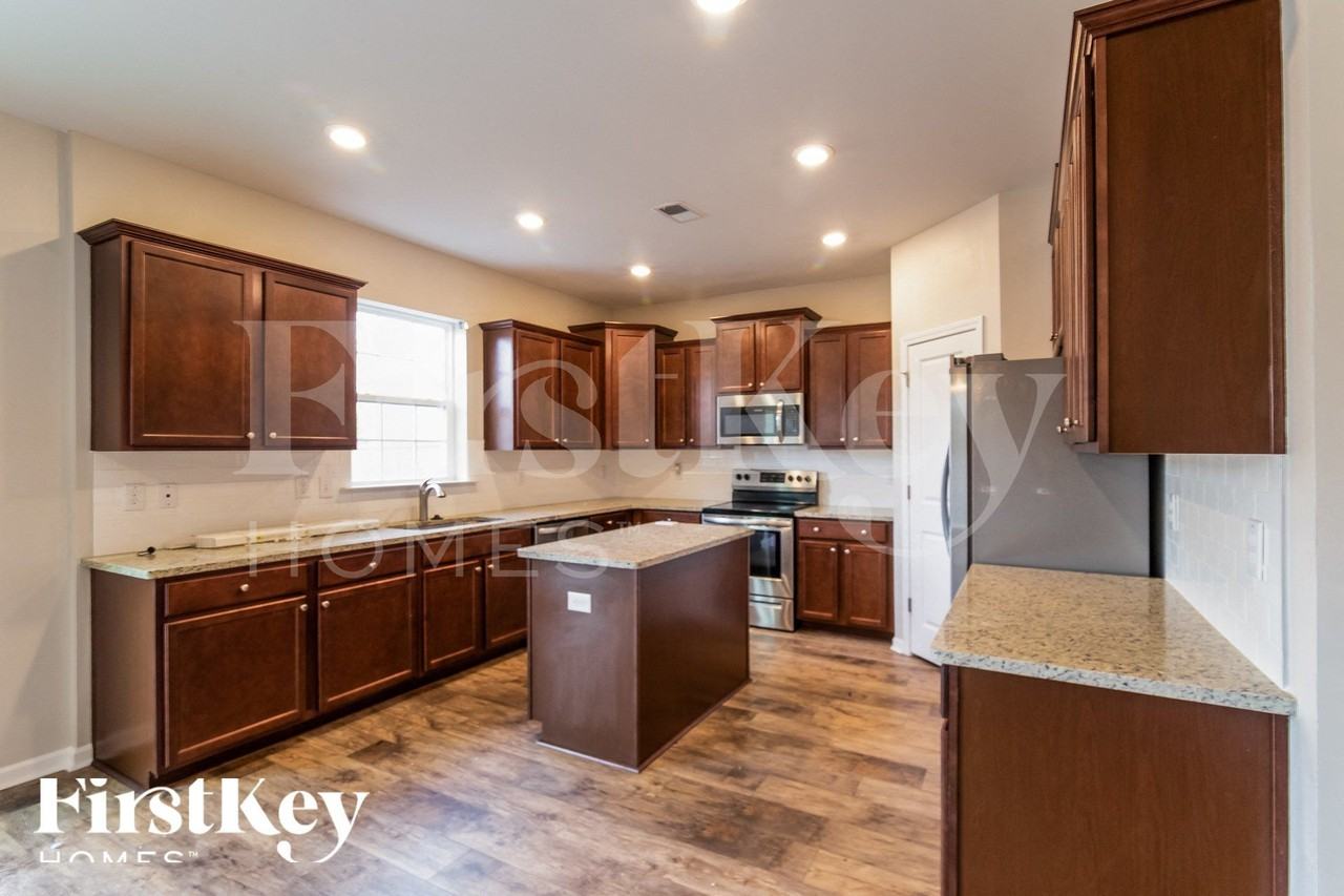 202 Swamp Creek Ln - Photo 5 of 15