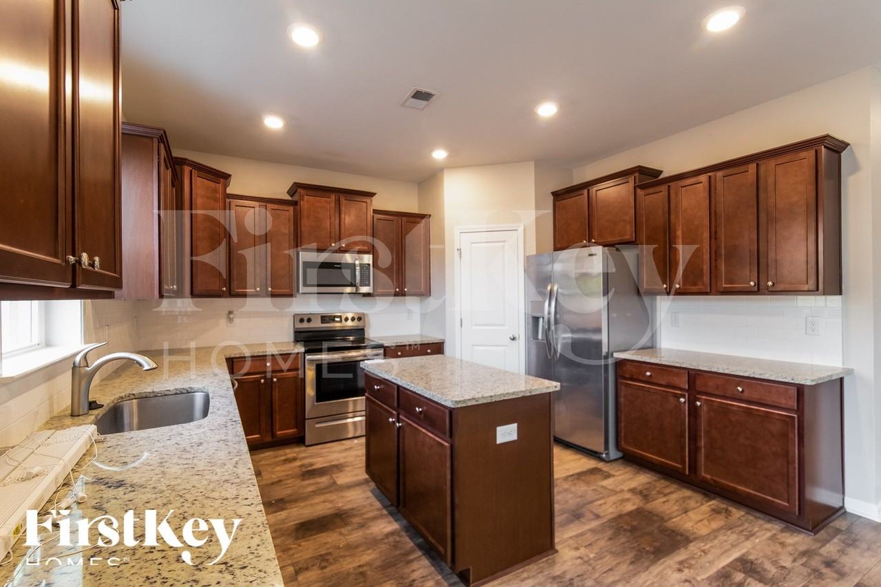 202 Swamp Creek Ln - Photo 6 of 15