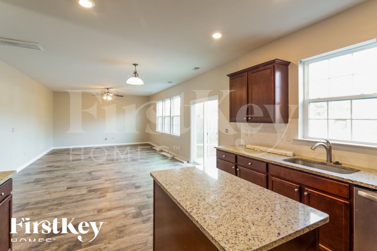 202 Swamp Creek Ln - Photo 7 of 15