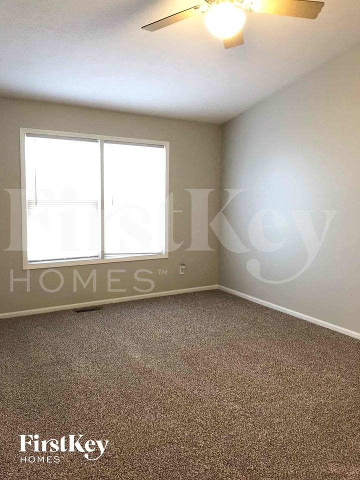 1504 E Quail Run Dr - Photo 4 of 10