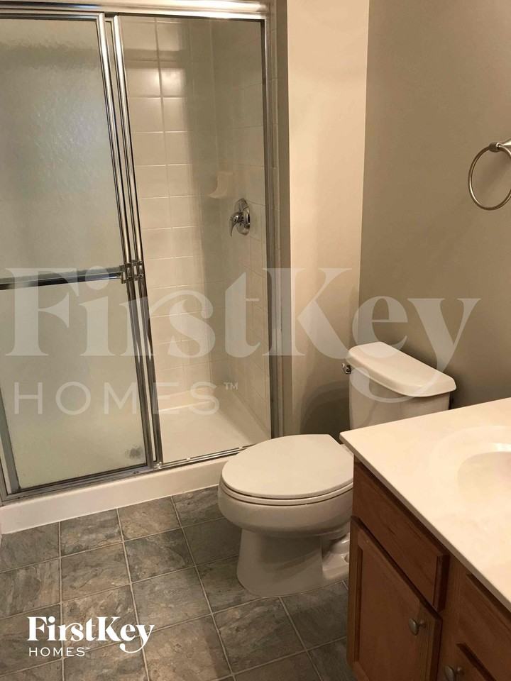 1504 E Quail Run Dr - Photo 5 of 10