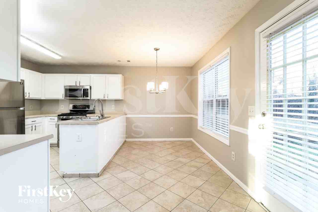 150 Kentshire Pl - Photo 4 of 15