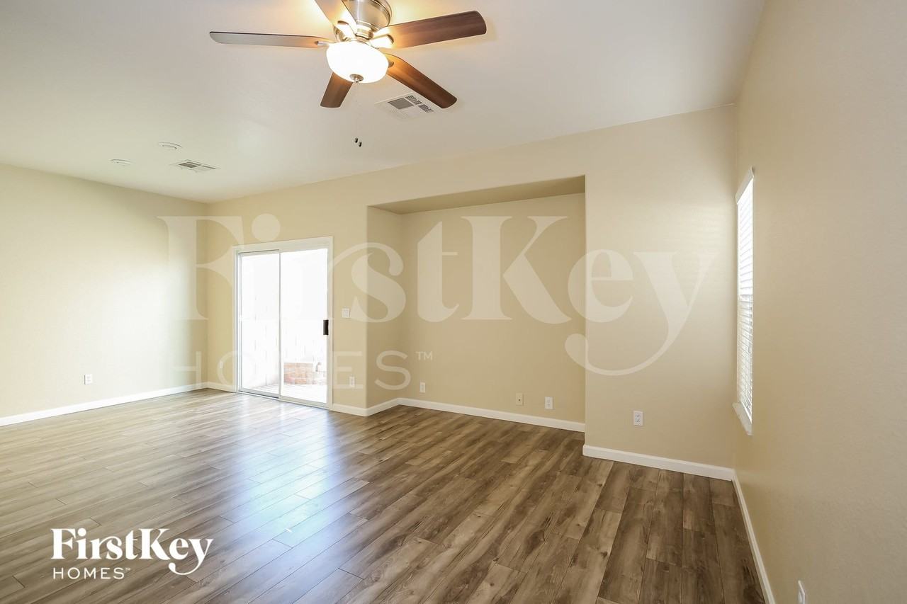 1158 Shades End Ave - Photo 4 of 15