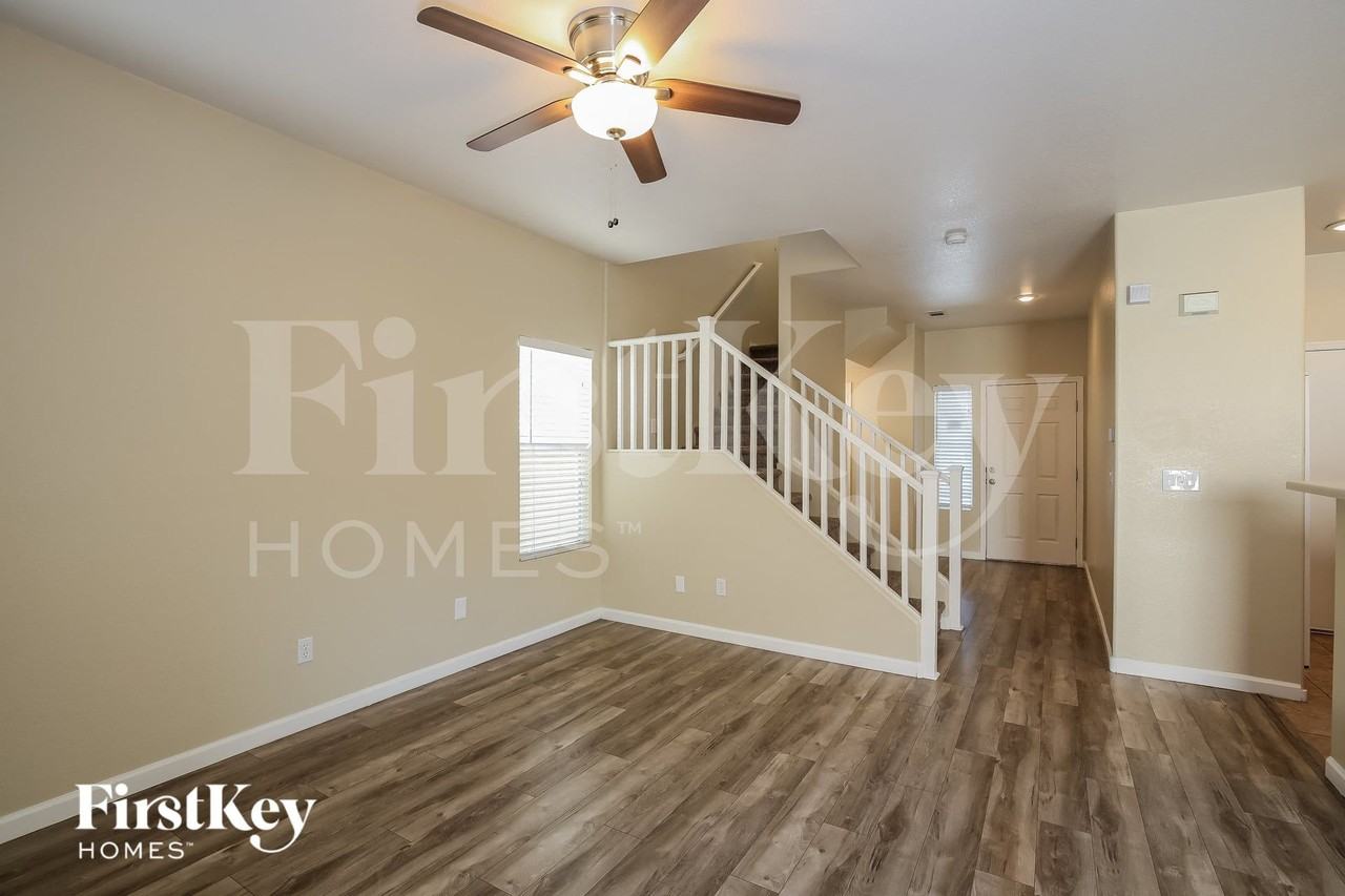1158 Shades End Ave - Photo 5 of 15