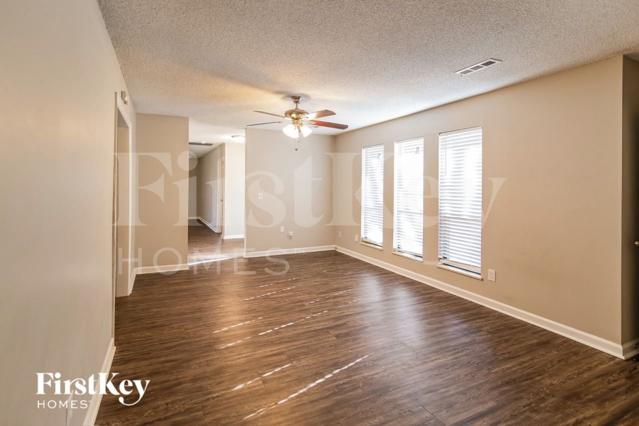 111 Boone Dr - Photo 4 of 15