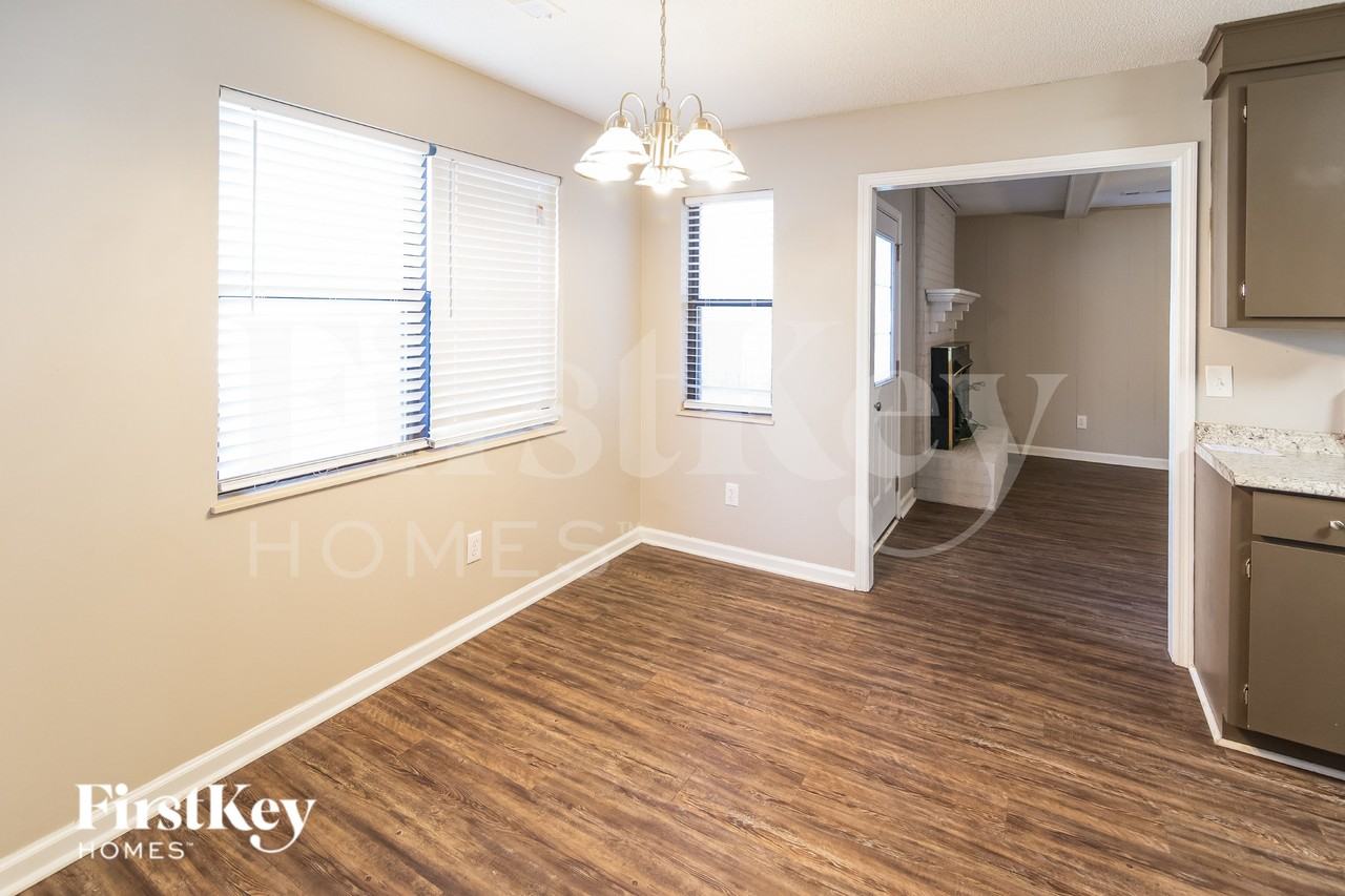 111 Boone Dr - Photo 5 of 15