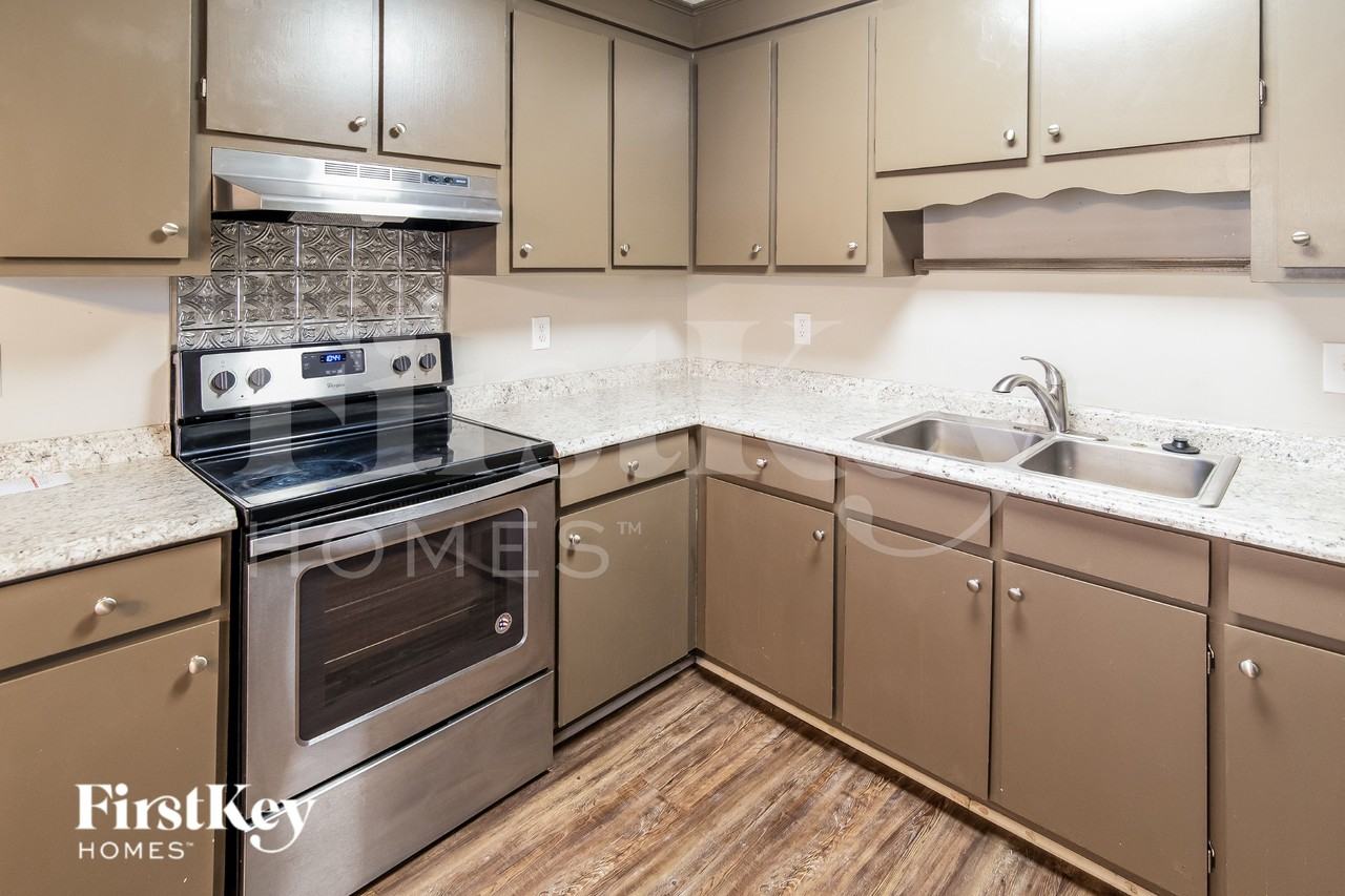 111 Boone Dr - Photo 6 of 15