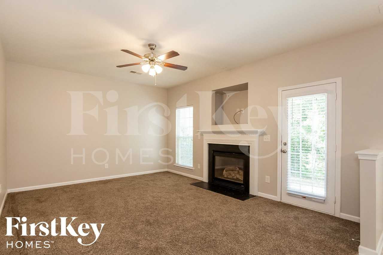 10634 Quarrier Dr - Photo 2 of 15