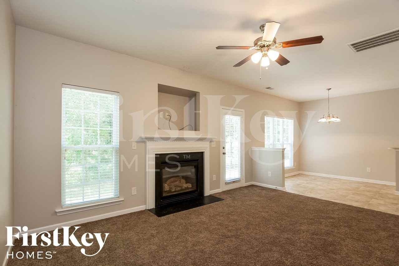 10634 Quarrier Dr - Photo 3 of 15