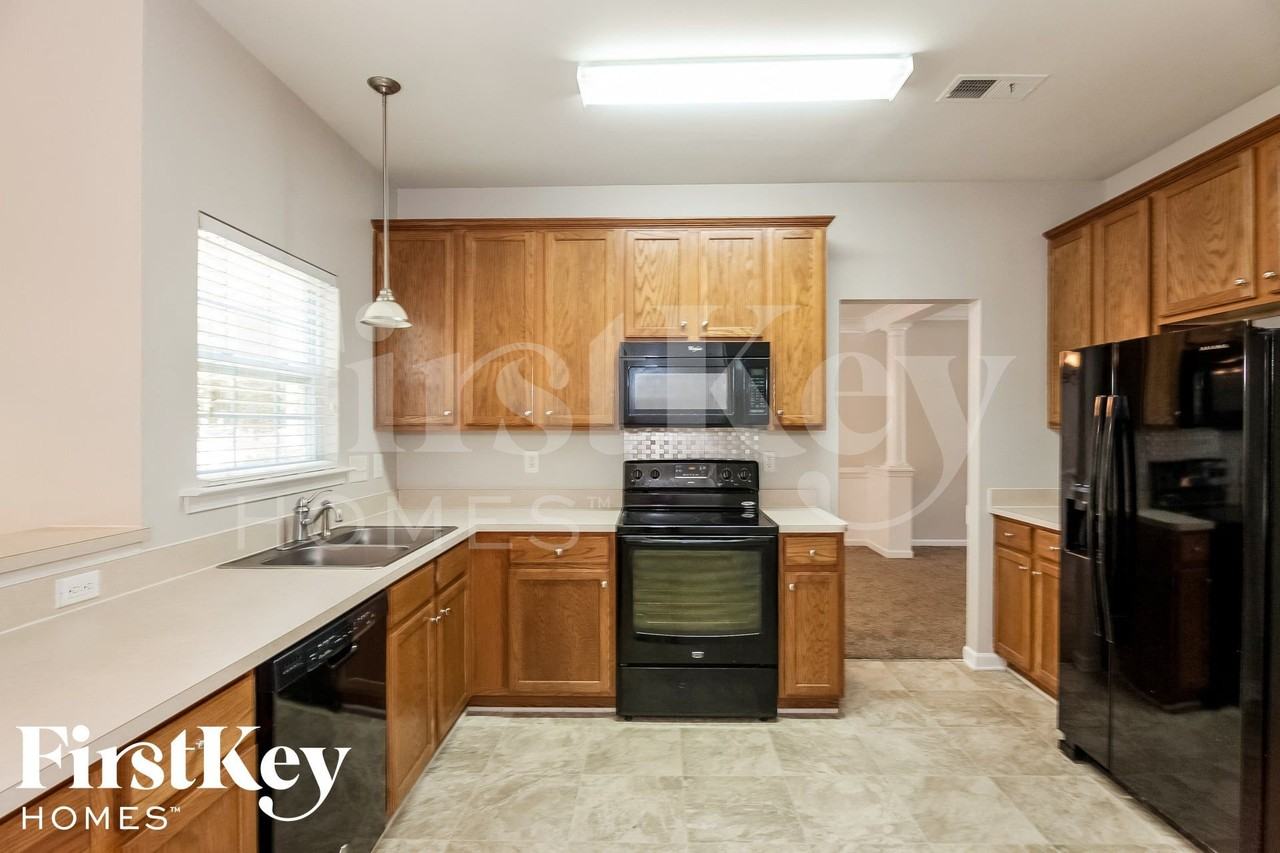 10634 Quarrier Dr - Photo 5 of 15