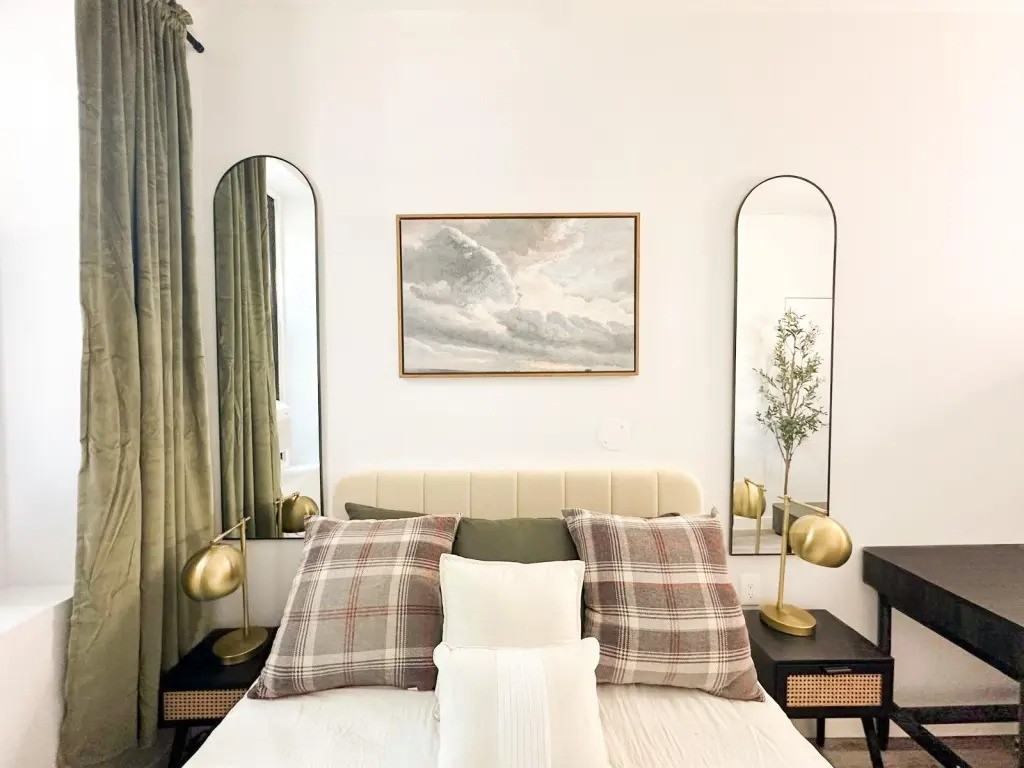 Private Bedroom in 5 Bedroom/2 Bathroom Home - Photo 3 of 10