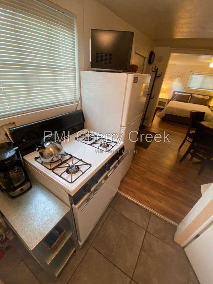 1726 N Franklin St #B - Photo 3 of 13