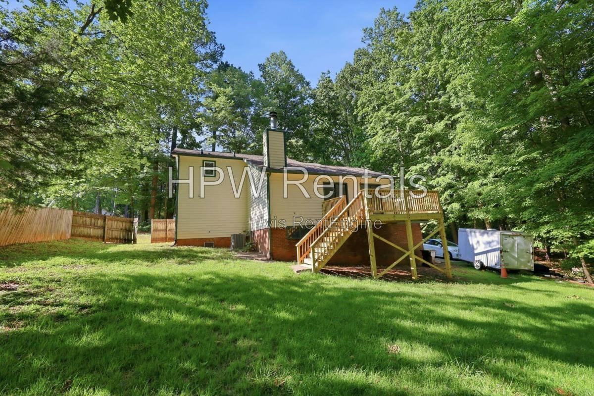 11129 Lakeshore Dr - Photo 2 of 20