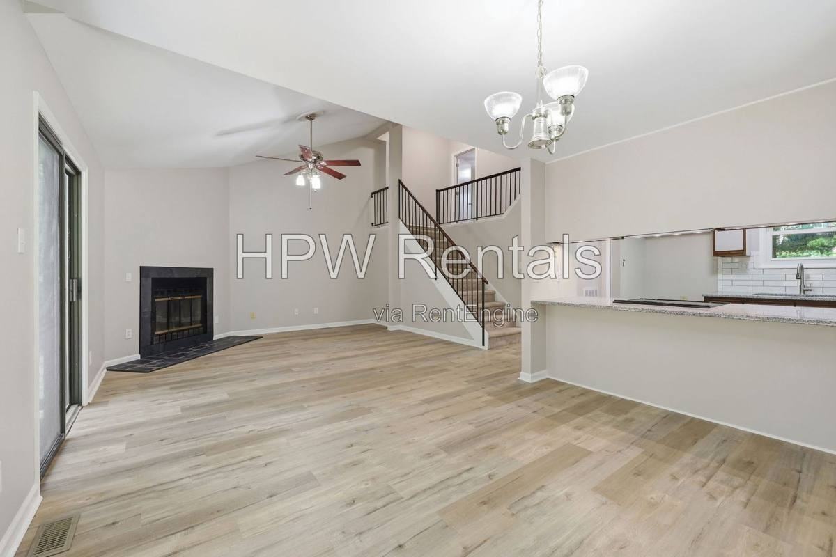 11129 Lakeshore Dr - Photo 6 of 20