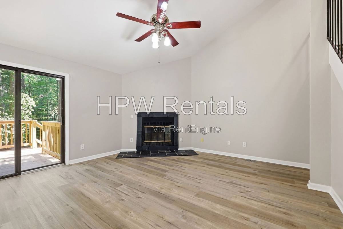 11129 Lakeshore Dr - Photo 7 of 20