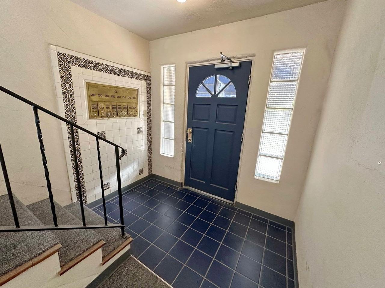 1209 Dr Martin Luther King Jr Ave Ne #6 - Photo 4 of 18