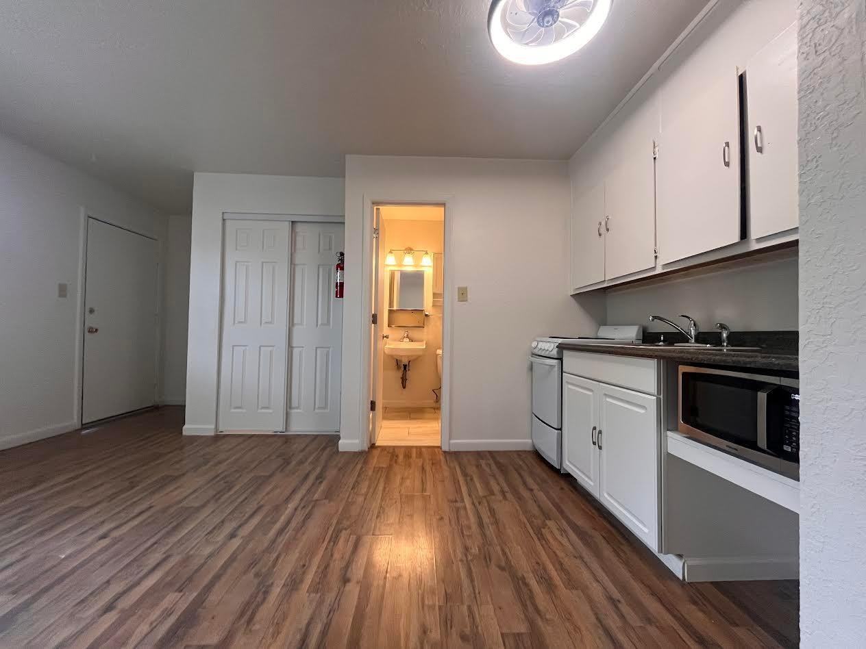 2104 Lead Ave Se #6 - Photo 4 of 13