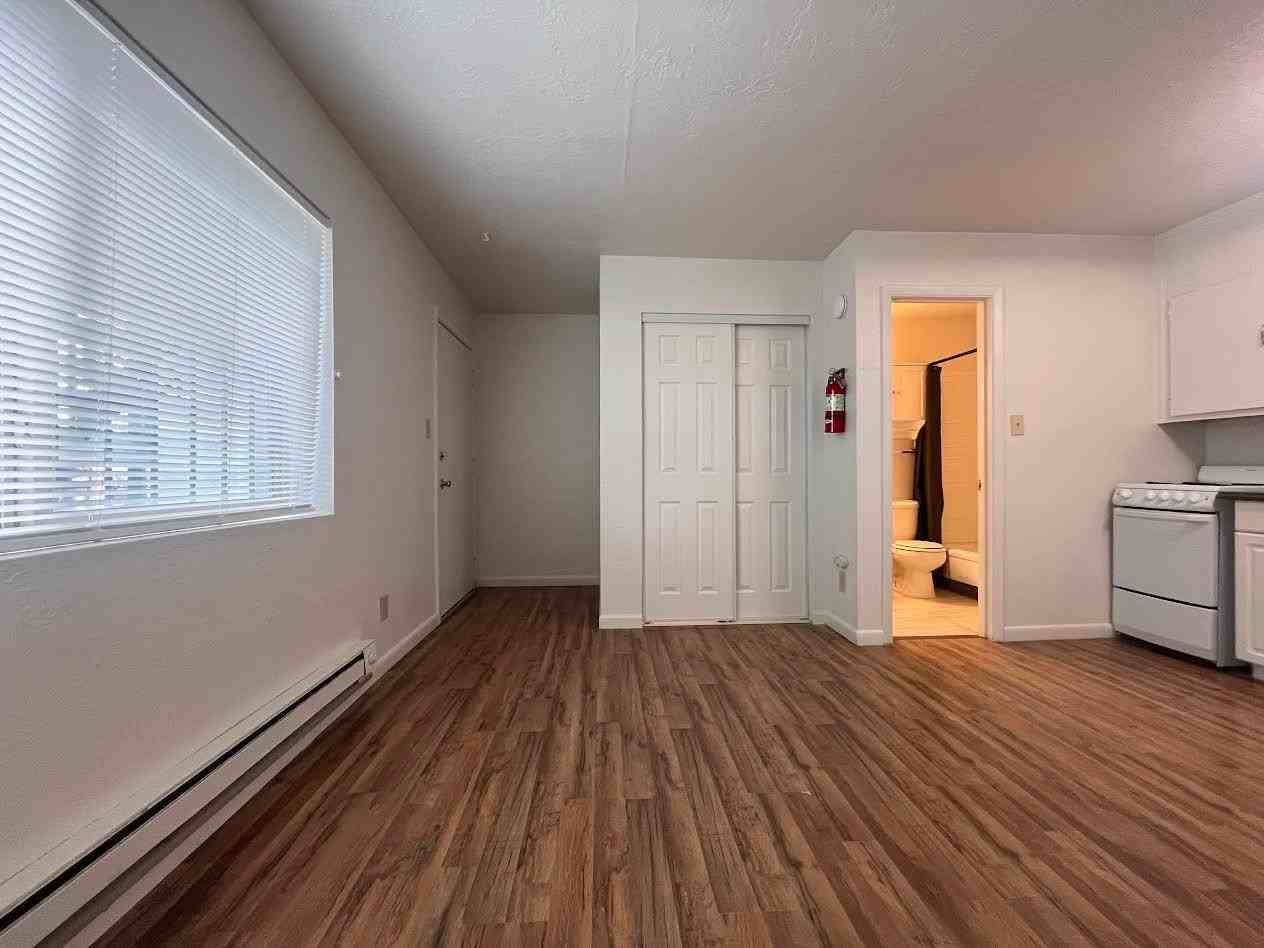 2104 Lead Ave Se #6 - Photo 6 of 13