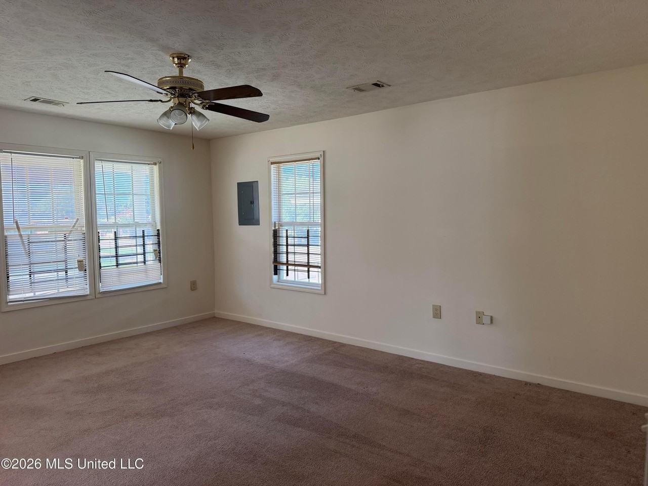 526 W Porter St - Photo 2 of 18