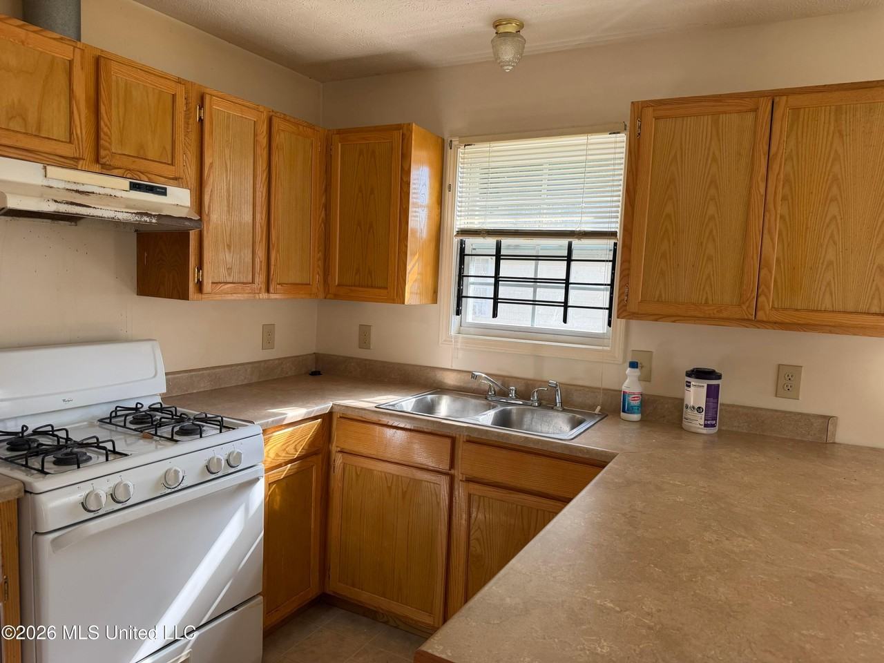 526 W Porter St - Photo 4 of 18