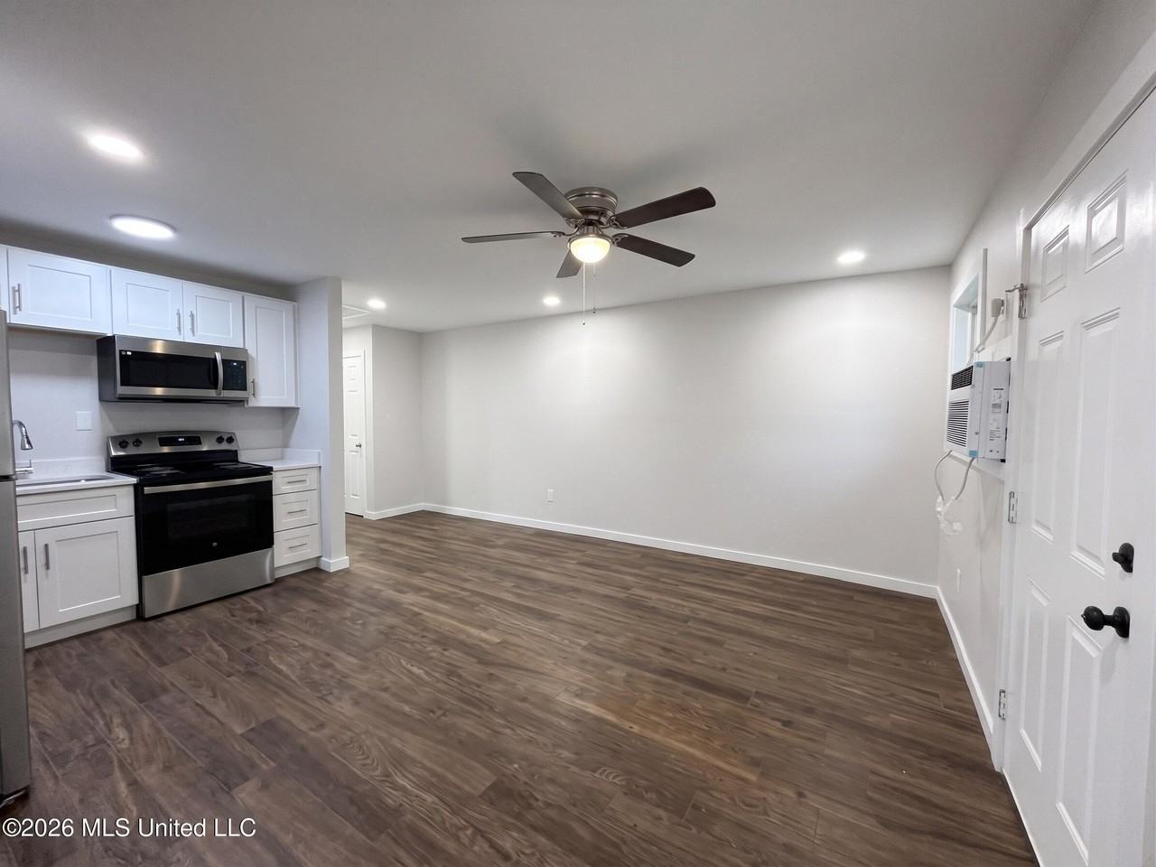 2208 22nd St - Photo 2 of 5