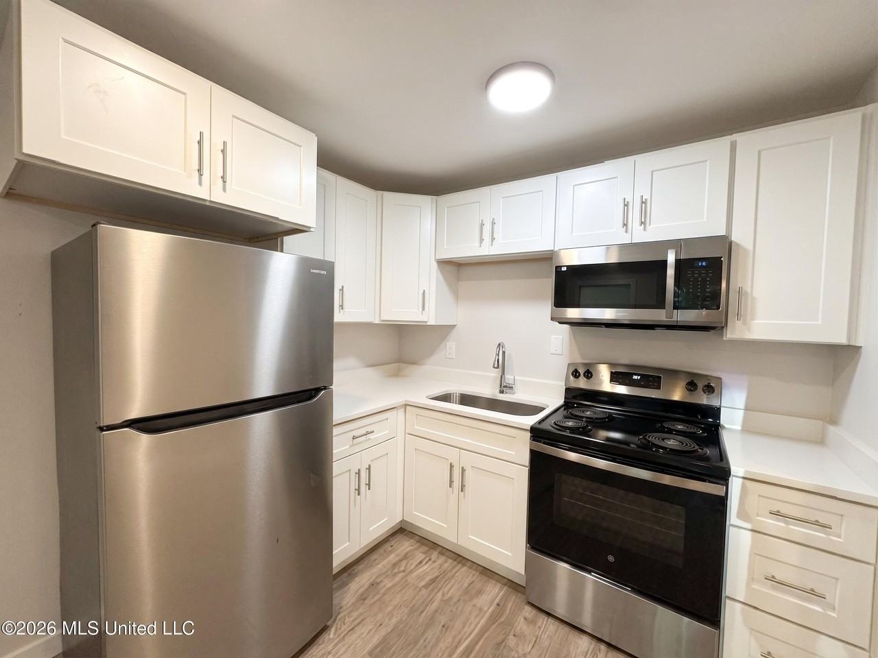 2208 22nd St - Photo 3 of 5