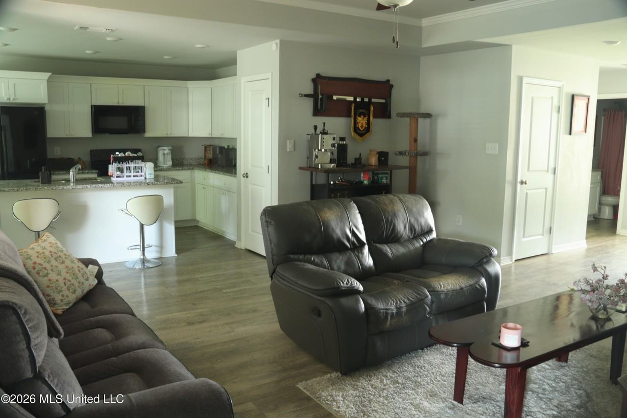 18225 Mill Cv - Photo 3 of 6