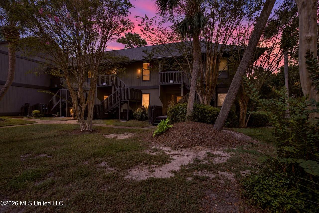 106 Lanai Vlg - Photo 2 of 31