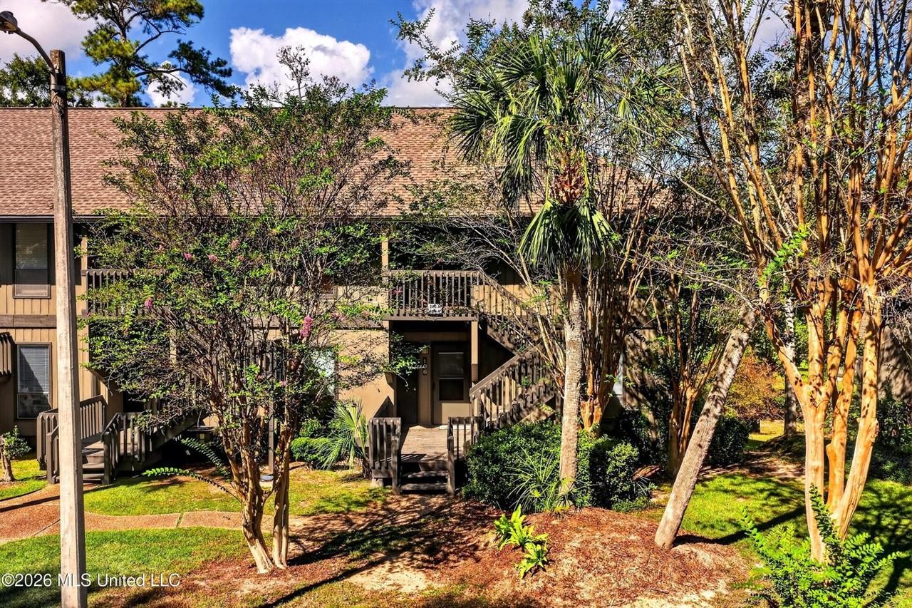 106 Lanai Vlg - Photo 4 of 31