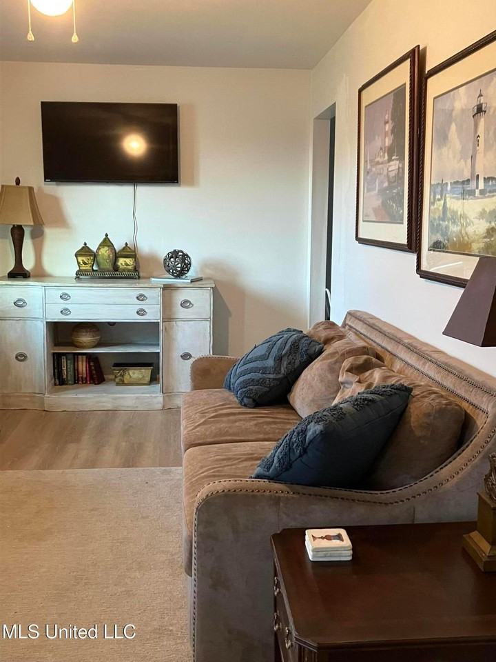 9200 Ocean Springs Rd - Photo 2 of 12