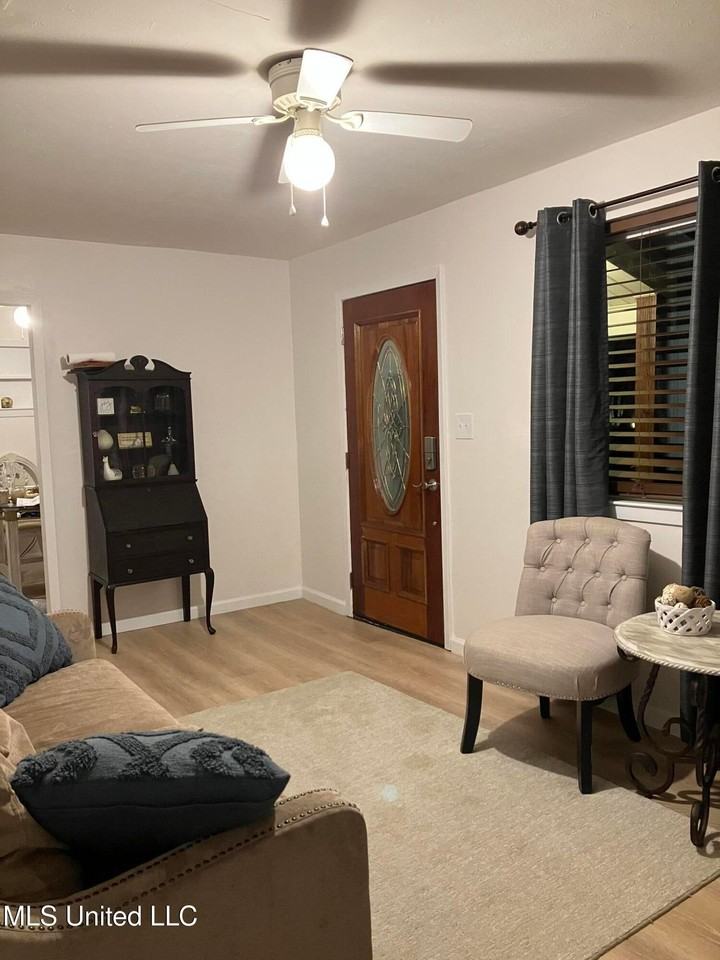 9200 Ocean Springs Rd - Photo 3 of 12