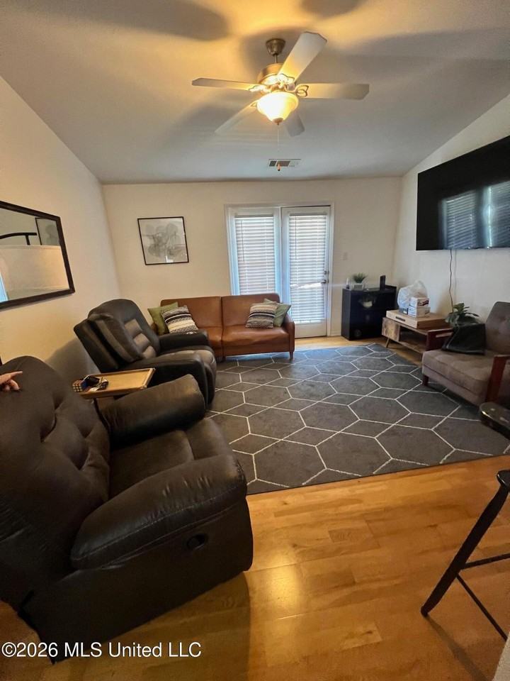 2421 Beachview Dr - Photo 5 of 15