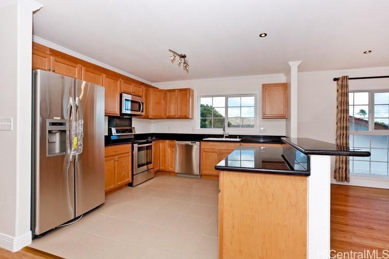 418 Keaniani St - Photo 3 of 15