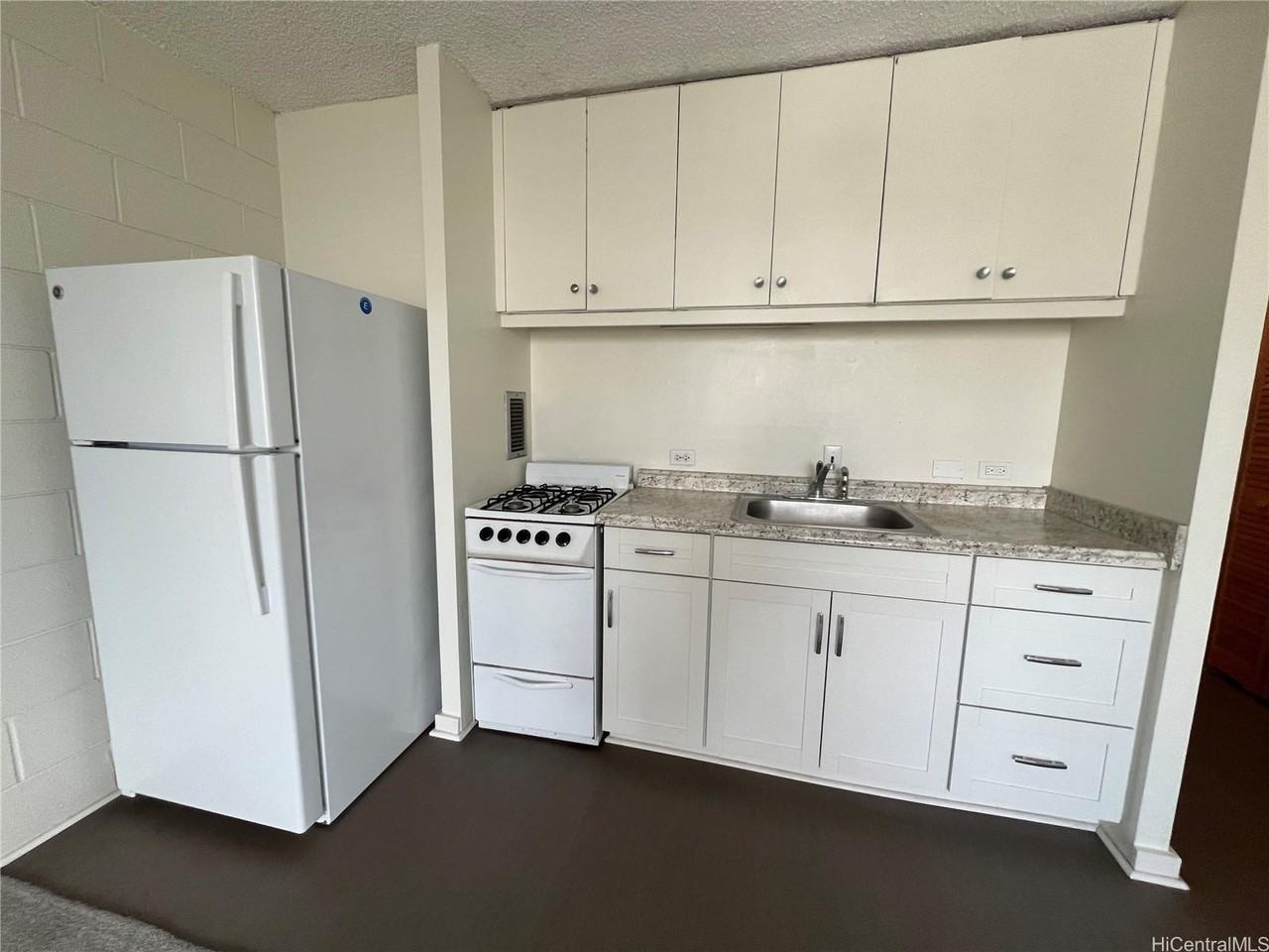 1550 Wilder Ave #B401 - Photo 4 of 6