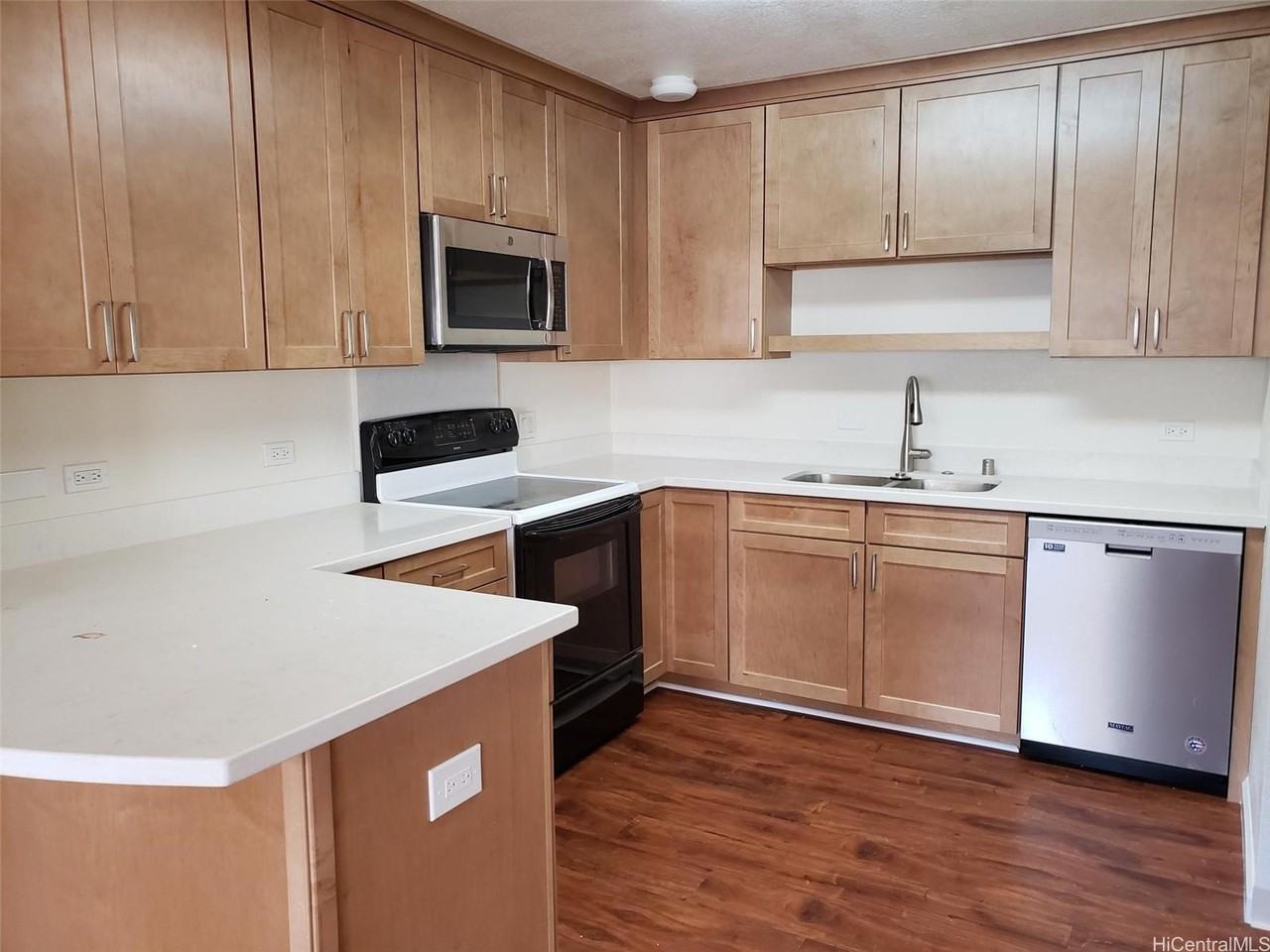 1070 Ala Napunani St #407 - Photo 3 of 20