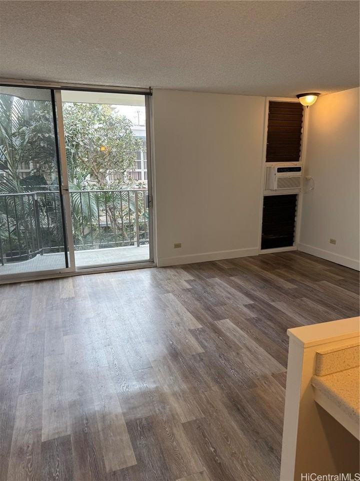 1112 Kinau St #207 - Photo 6 of 10