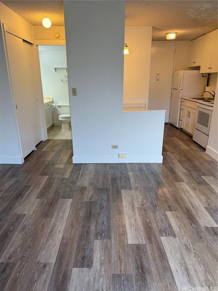 1112 Kinau St #207 - Photo 7 of 10