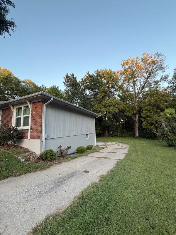 7058 Waverly Ct - Photo 3 of 14
